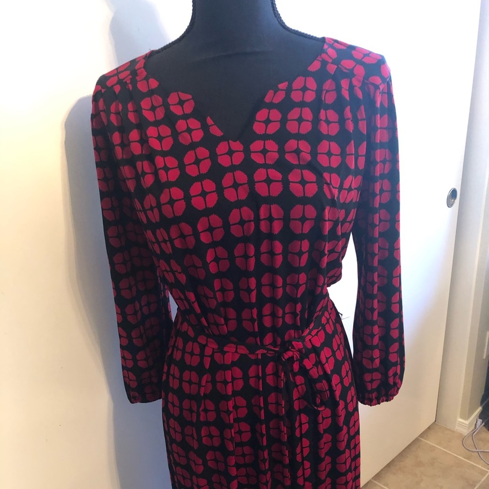 Women’s dress. 3/4 sleeve, belt